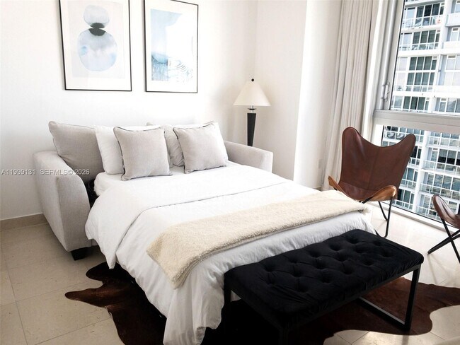 Building Photo - 475 Brickell Ave