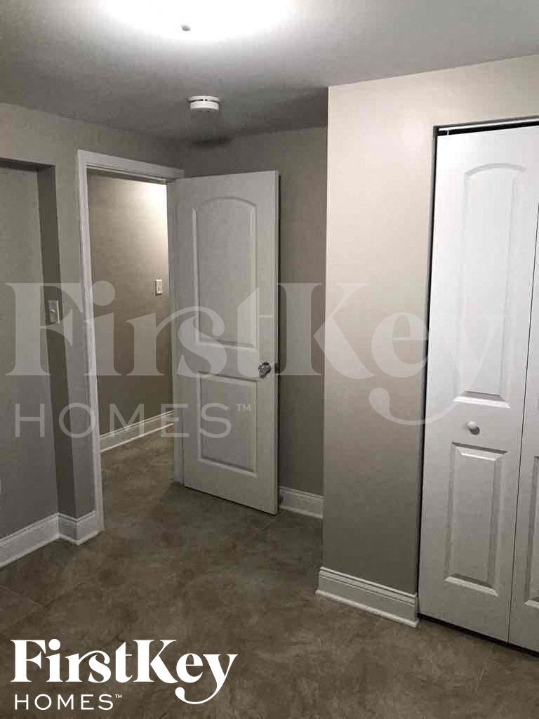 Building Photo - 430 E Clark St