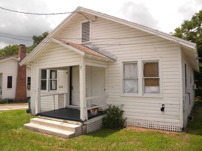 Building Photo - 1016 NE 8th Ave