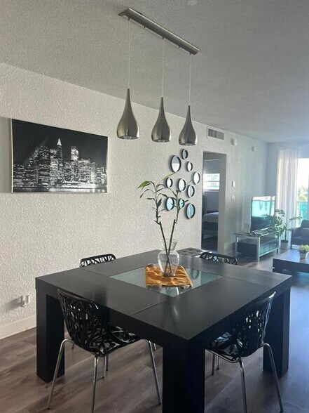 Building Photo - 4001 S Ocean Dr