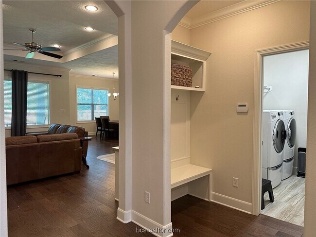 Building Photo - 15605 Long Creek Ln