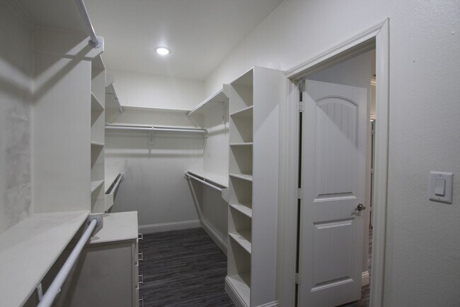 Building Photo - Coming Soon! Stunning 3 Bed 2 Bath Home on...