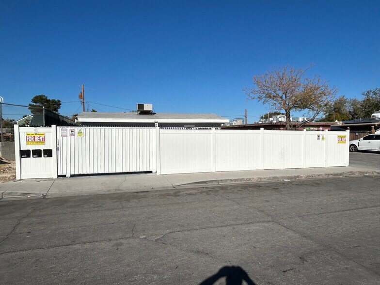 Building Photo - 210 W Monroe Ave