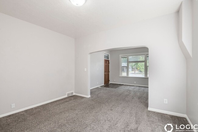 Building Photo - 559 E 800 S