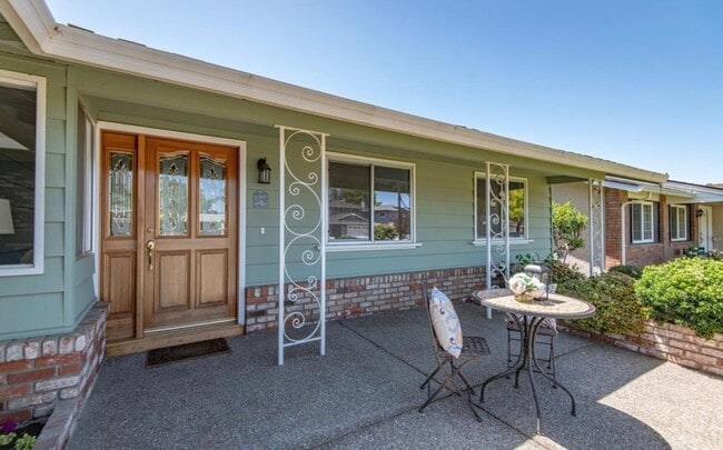 Building Photo - 483 Ontario Dr