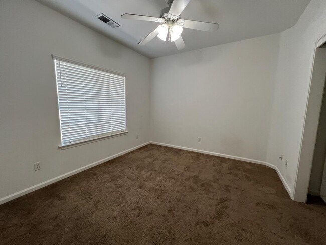 Building Photo - 623 W Meadow Ln