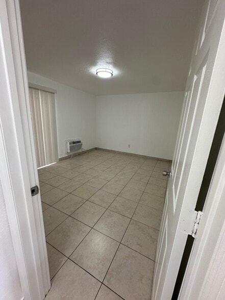 Building Photo - 16120 NE 19th Pl