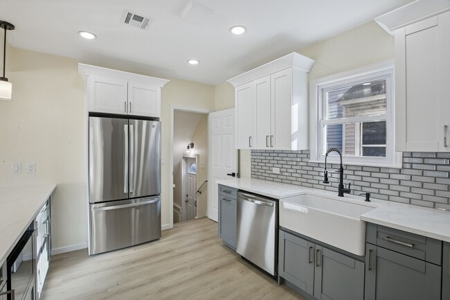 Building Photo - 4 Lincoln Pl