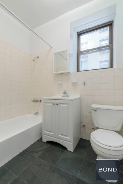 Building Photo - 218 W 72nd St