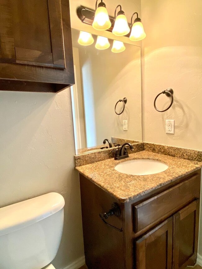 Building Photo - 3 Bed, 3 Bath With Bonus Room in Deer Creek Schools