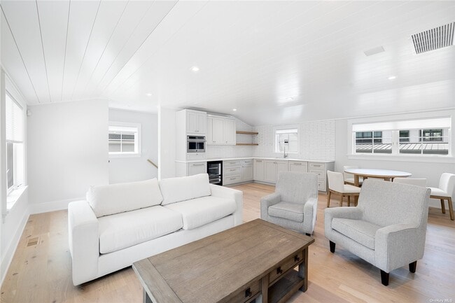 Building Photo - 23 Bayview Rd