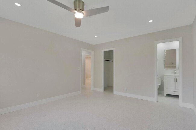 Building Photo - 732 Pelican Way