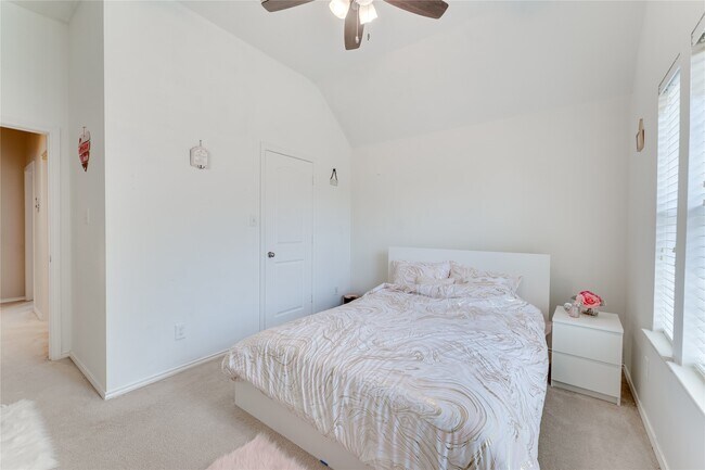 Building Photo - 25806 Palmdale Estate Dr