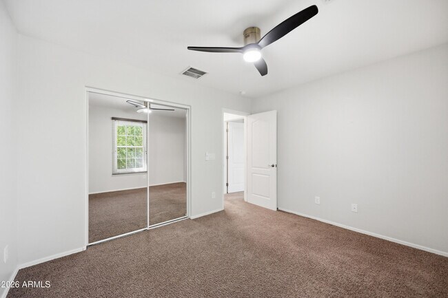 Building Photo - 2250 E Wayland Dr