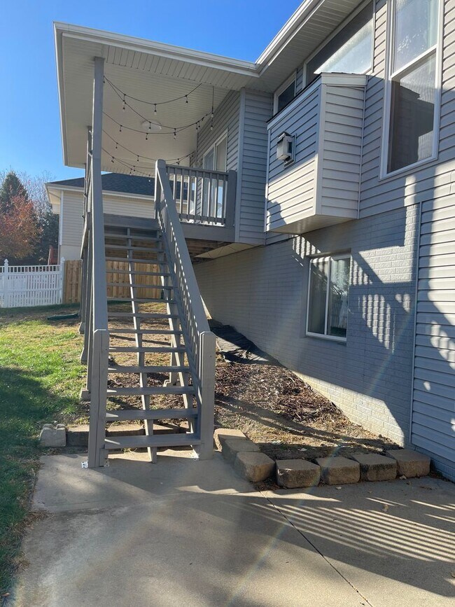 Building Photo - Northwest Omaha Gem: 2,700 Sq Ft, 3-Bedroom, Walk-Out Finished Basement, Fenced Yard, 3-Car Garag...