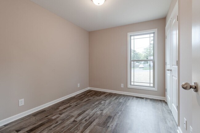Building Photo - 413 Hietts Ln