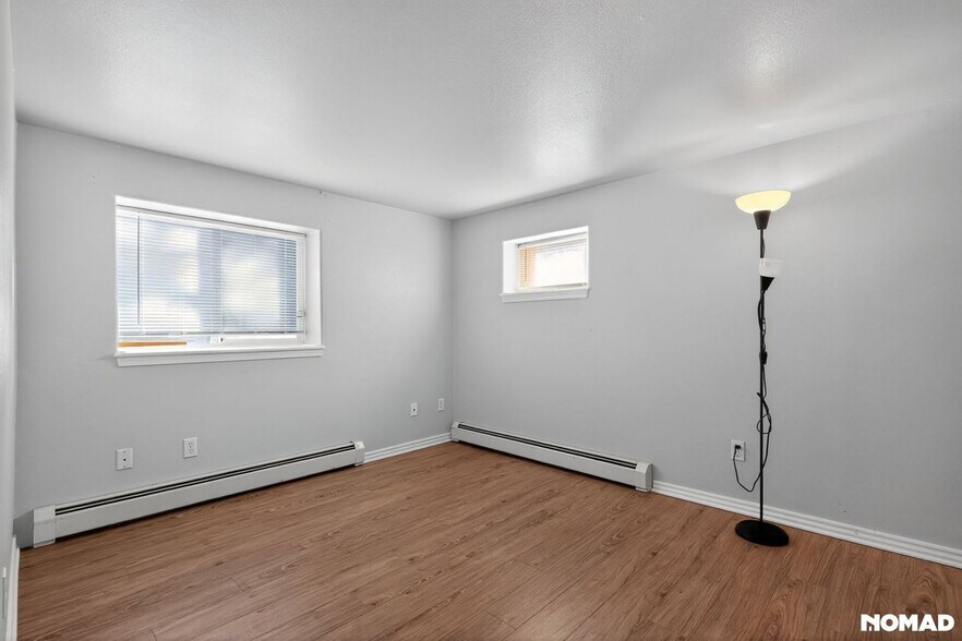 Building Photo - 30 W Navajo St