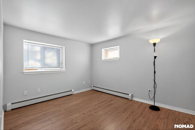 Building Photo - 30 W Navajo St