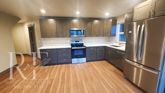 Building Photo - Modern 2-Bed Duplex Near PSNS with A/C, Ca...