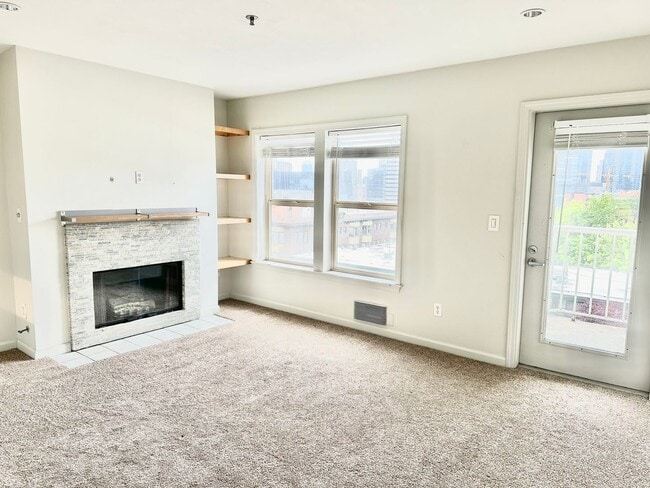 Building Photo - 1 bedroom, 1 bathroom Condo with City View!