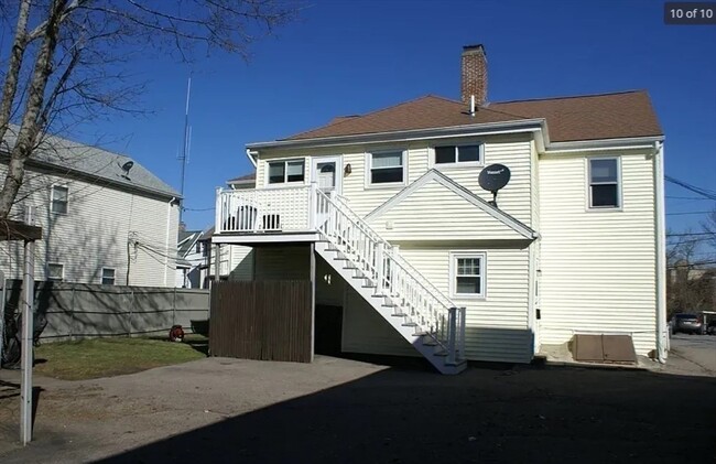 Building Photo - 102 Central St