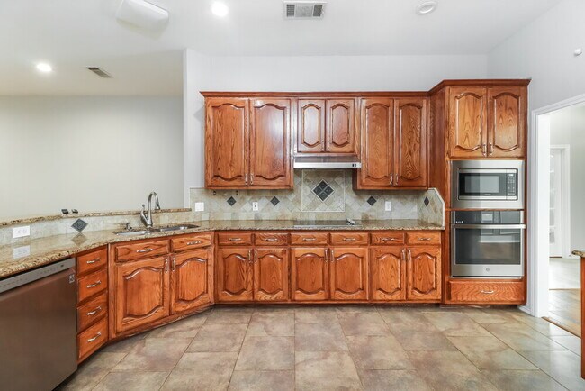 Building Photo - 7824 Blossom Dr