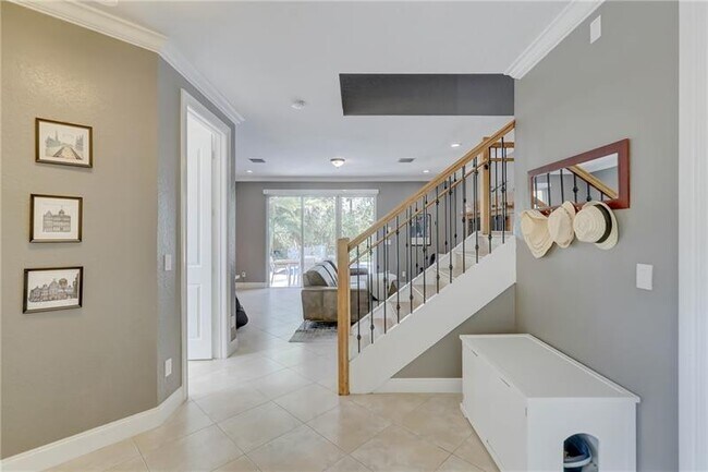 Building Photo - 1109 NE 16th Ave