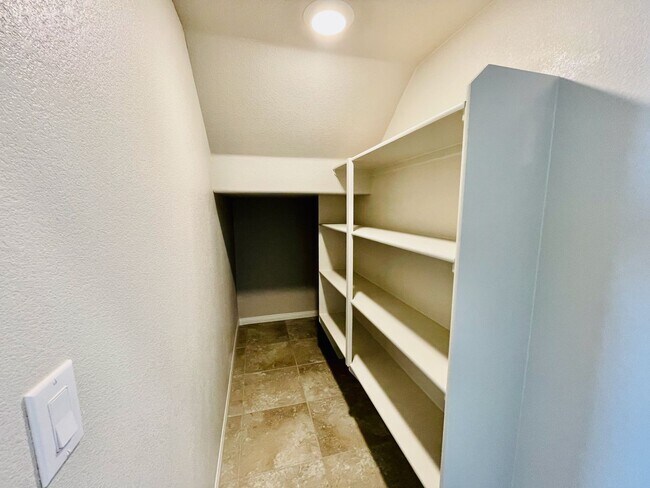 Building Photo - 4 Bd, 3 Bth, Newer Home, Granite Countertops and Entertainer’s Dream!