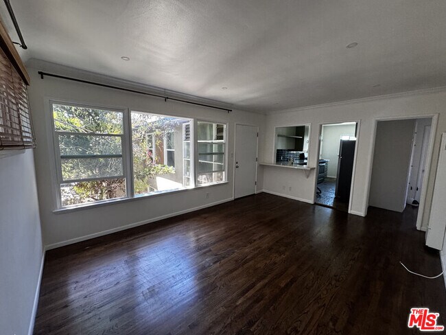Building Photo - 2115 Ocean Park Blvd
