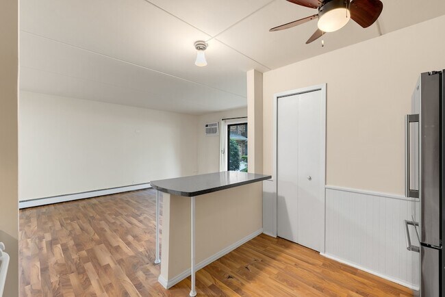 Building Photo - 5325 Waterbury Ct
