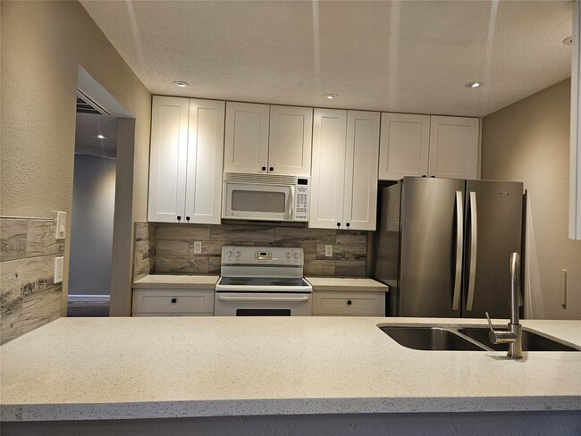 Building Photo - 2816 S Bartell Dr