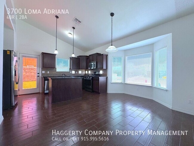 Building Photo - 3700 Loma Adriana