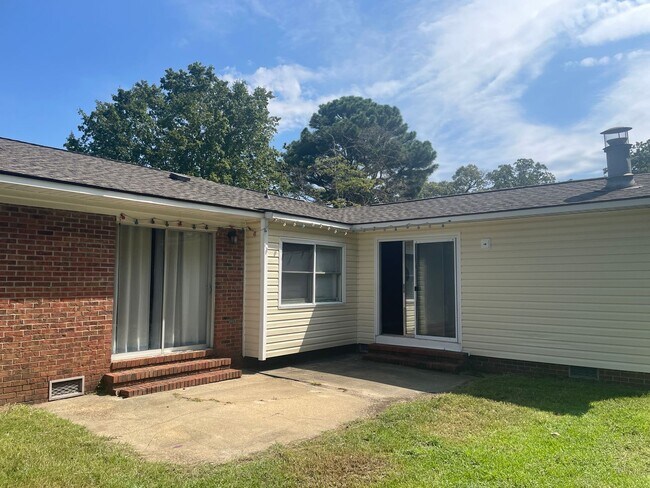 Building Photo - 4817 Hurley Dr