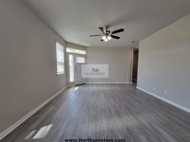 Building Photo - Beautiful Duplex in Cibolo Available Now!