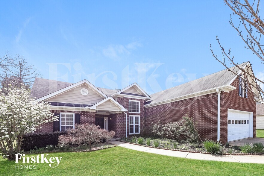 Primary Photo - 807 Lazy Ln