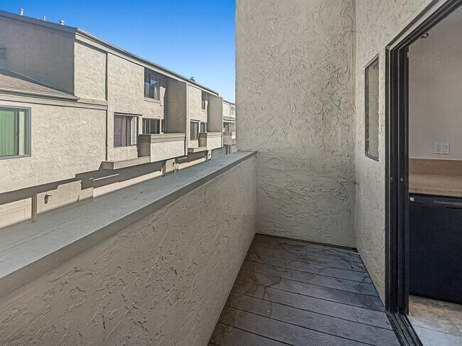 Building Photo - 3312 Caminito Eastbluff