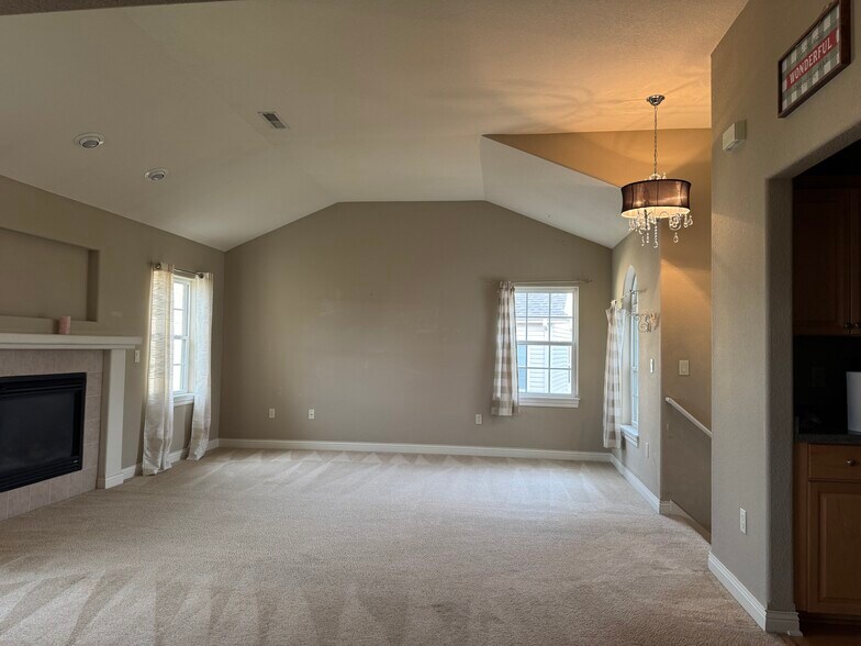 Building Photo - 1850 Stoney Ln