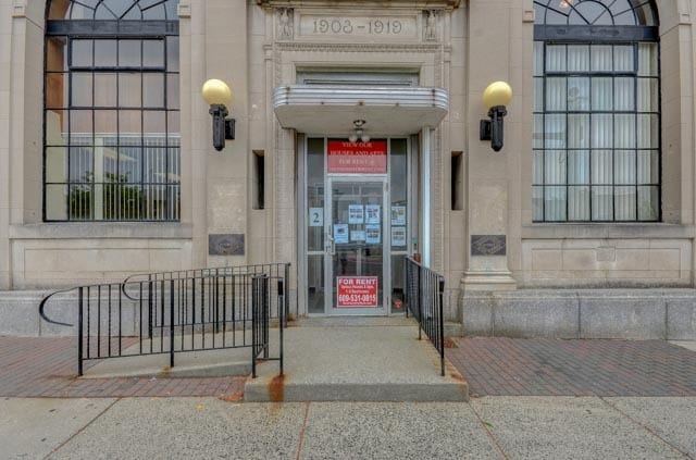 Building Photo - 2 E Scott St