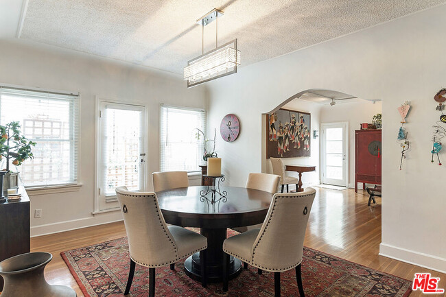 Building Photo - 143 S Mansfield Ave