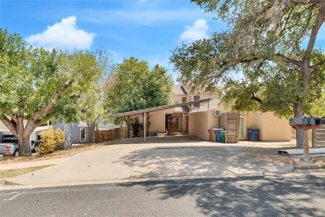 Building Photo - 6711 Deatonhill Dr