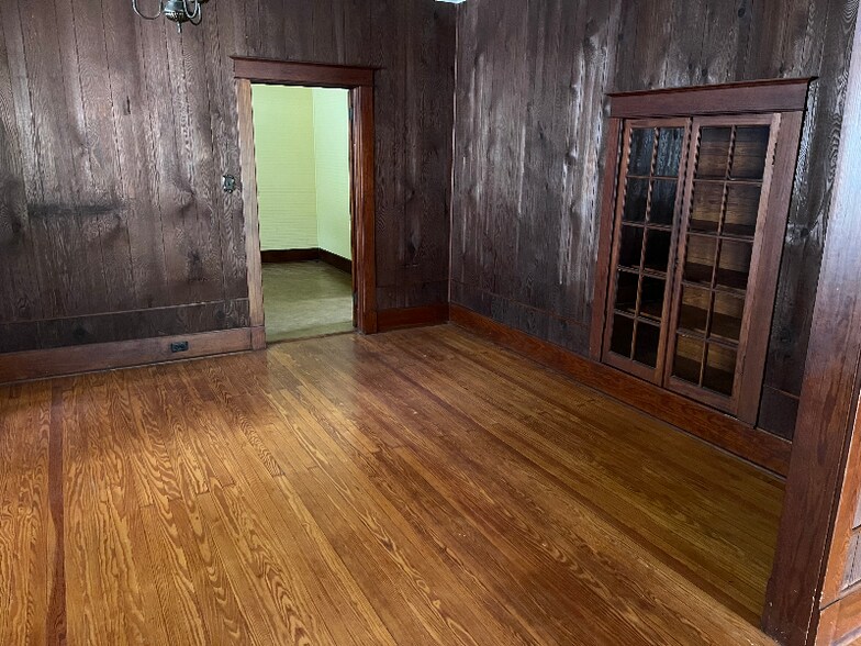 Building Photo - 710 W St Peter St