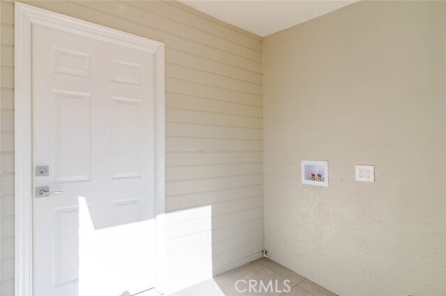 Building Photo - 320 E Dryden St