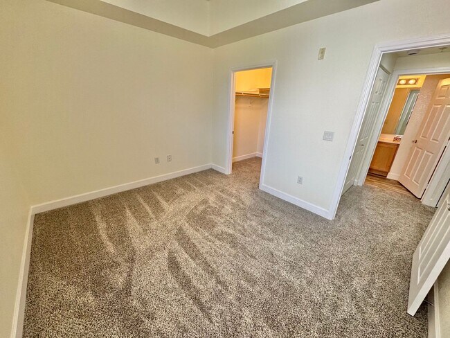 Building Photo - Guard-Gated spacious 2-Bedroom Condo Near the Las Vegas Strip