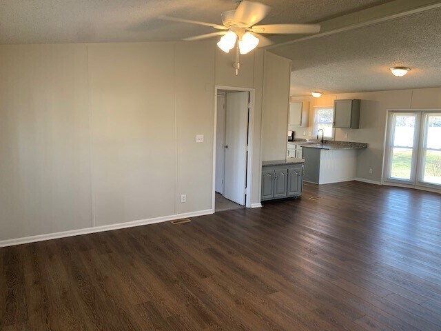 Building Photo - 4127 S Post Rd