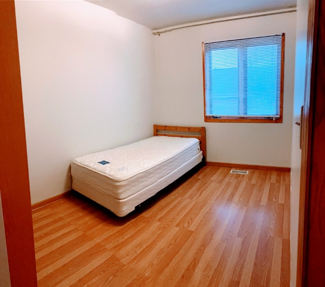 Building Photo - 1541 W 33rd St