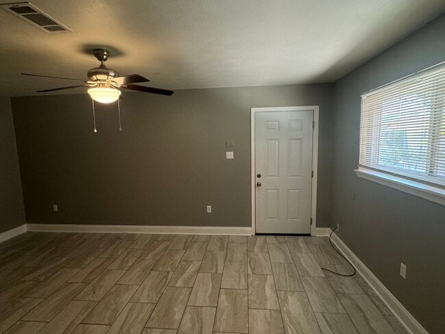 Building Photo - 8741 Dinkins St