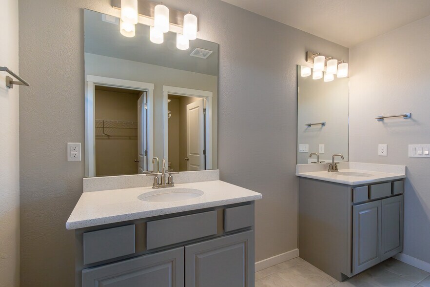 Building Photo - 8136 Lookout Ct