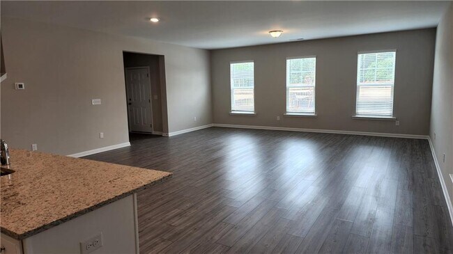 Building Photo - 400 Grey Falcon Ave