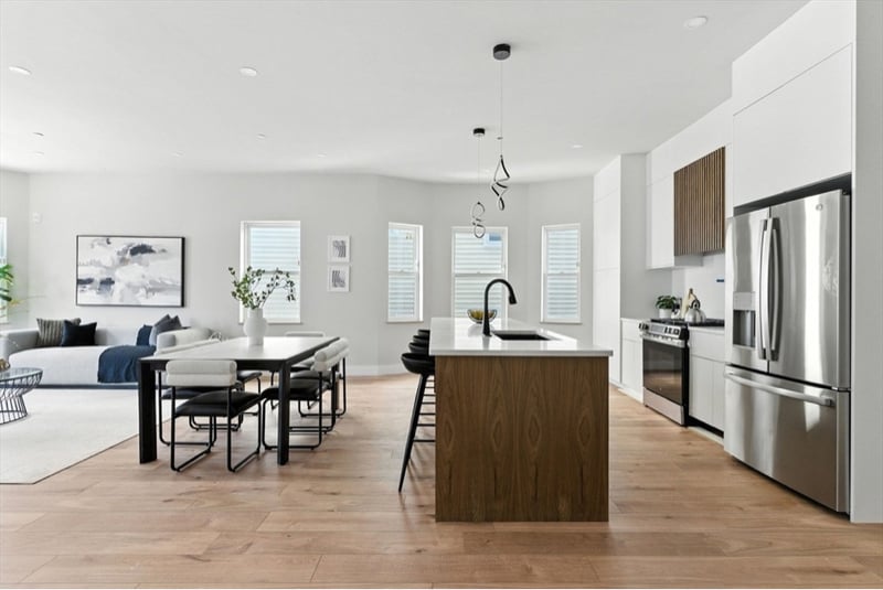 Building Photo - 34 Woodford St