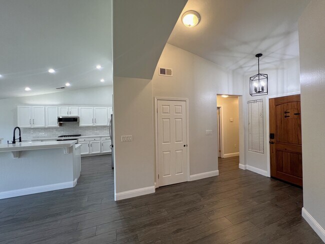 Building Photo - 12115 Fairburn Way